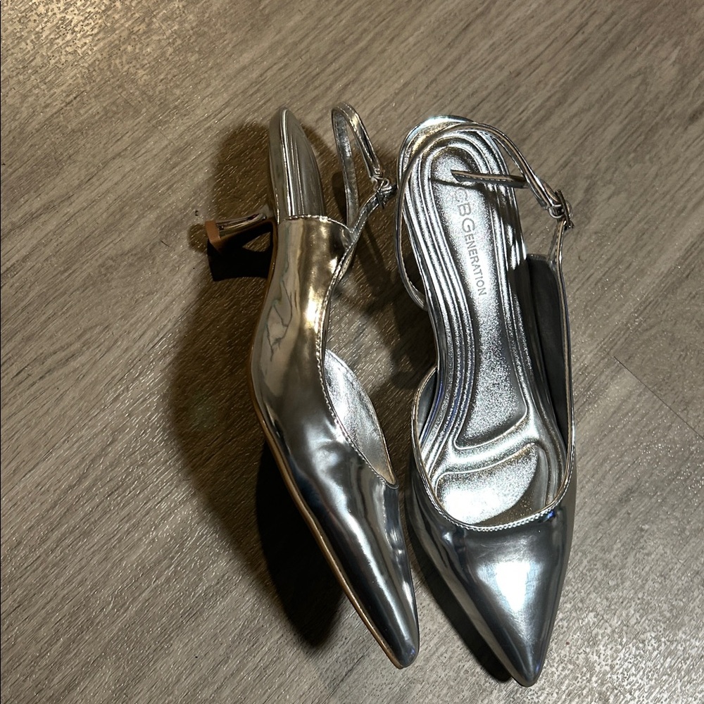 BCBGeneration Silver Heels - Picture 4 of 10